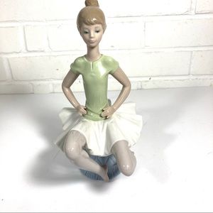 Lladro sitting Ballerina